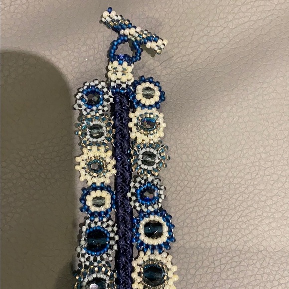 Hand beaded bracelet in blues and whites - Picture 5 of 8